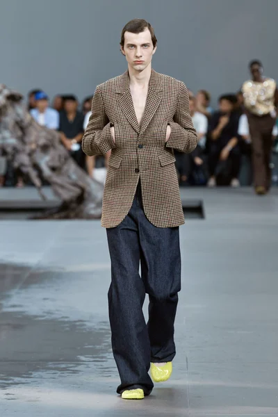 Look 9
